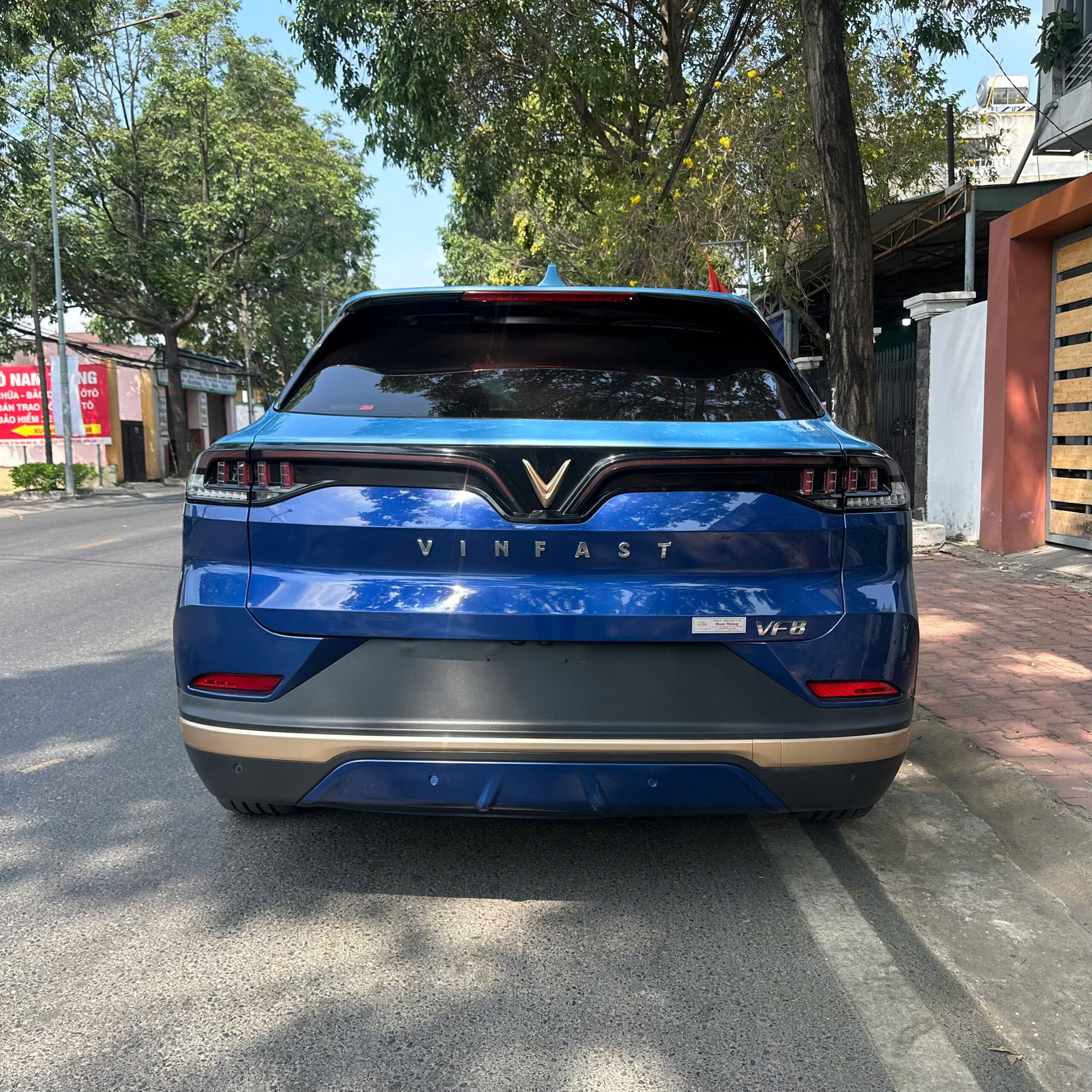 vf8_xanh1